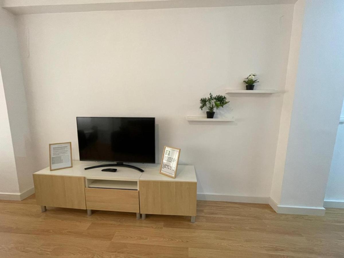 Holidays2malaga 2 Bedroom Armengual De La Mota Close Shopping Center Lejlighed Málaga