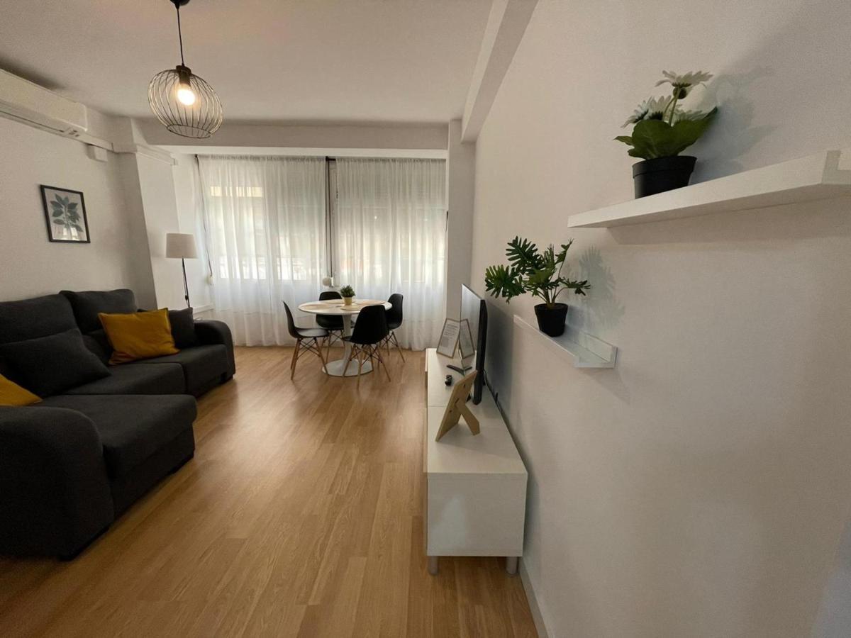 Holidays2malaga 2 Bedroom Armengual De La Mota Close Shopping Center Lejlighed *